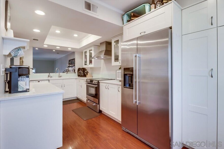 Building Photo - 7880 Mission Vista Dr