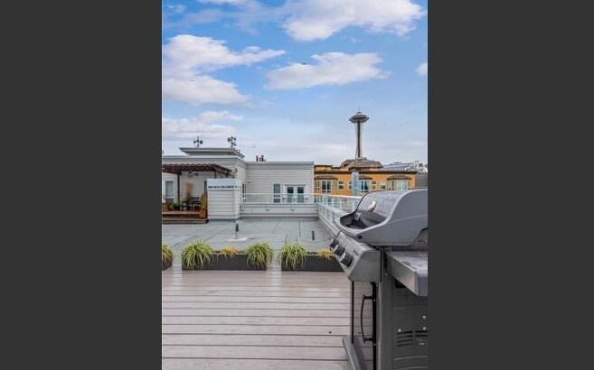 Building Photo - 3028 Western Ave