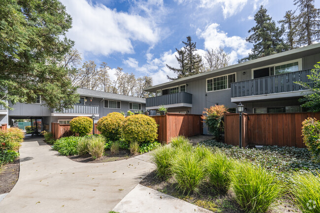 exterior - Greenwood Apartments