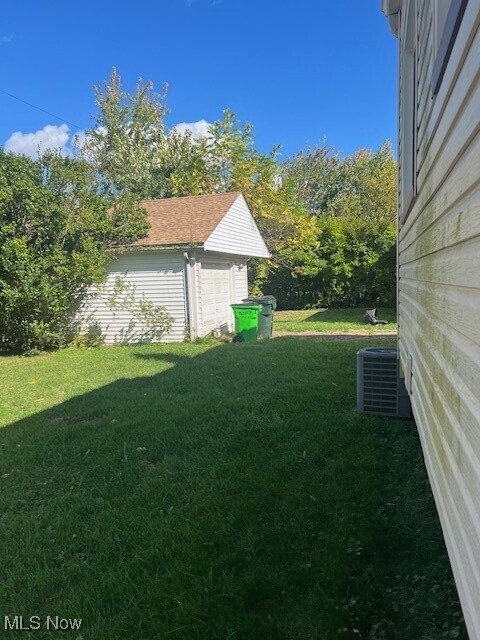 Building Photo - 10613 Vernon Ave