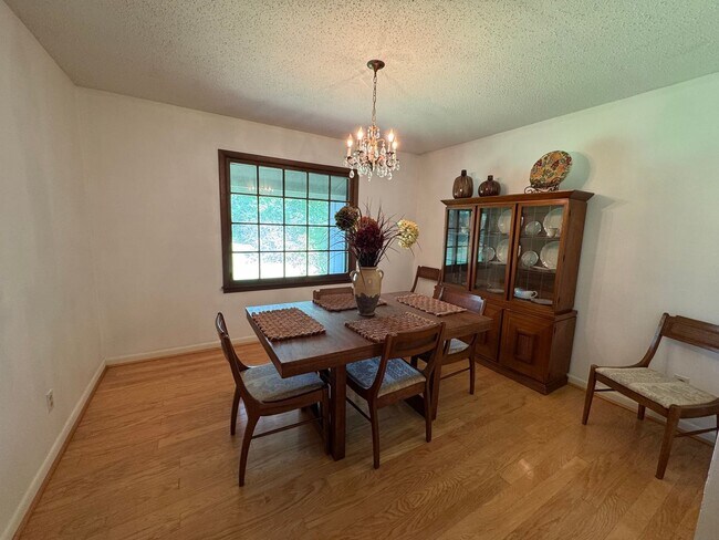 Building Photo - Furnished 3-Bedroom, 2-Bath Home in Peacef...
