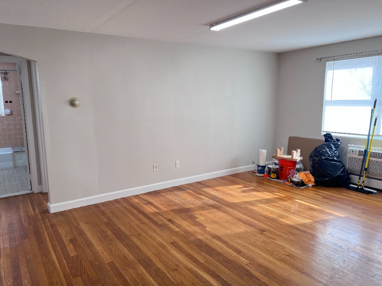 Building Photo - 35 Montvale Ave