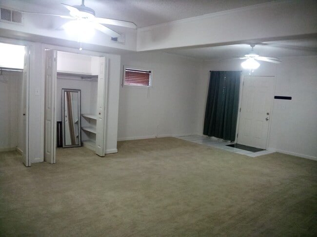 Building Photo - 2 E 54th St