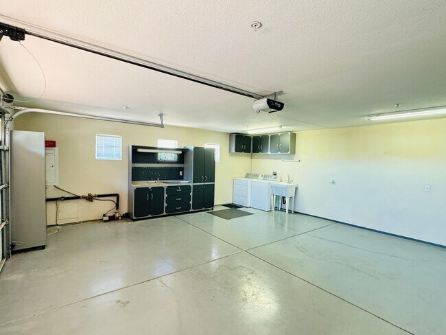 Building Photo - 3Bedroom/2Bathroom Coming soon July 2025!