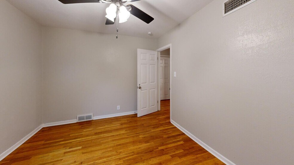 Building Photo - 1317 Killian Dr
