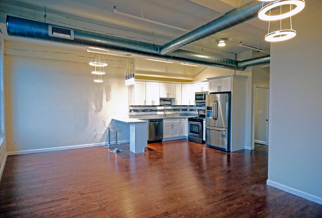 Building Photo - 150 Chestnut St