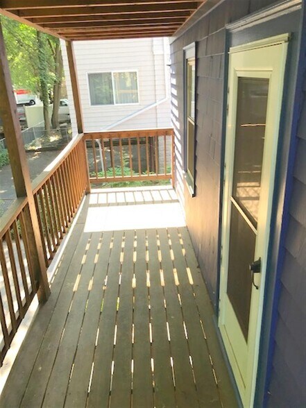 Building Photo - 25 Laurel St