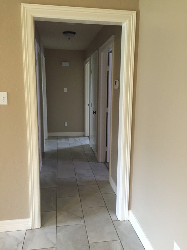 Building Photo - 3/2/2 on 3 ac SHISD REDUCED