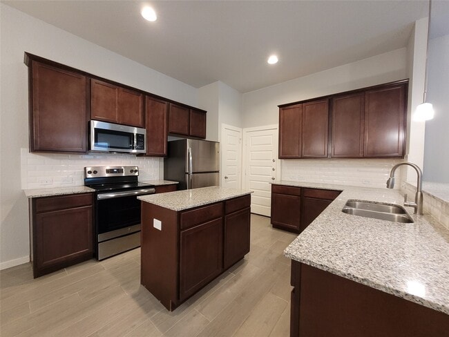 Building Photo - 210 Oakcrest Rd