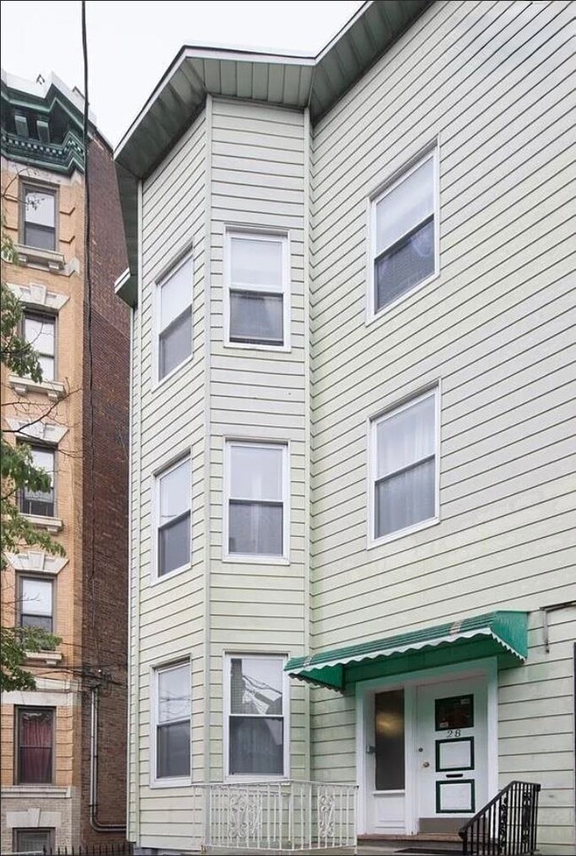 Building Photo - 28 48th St