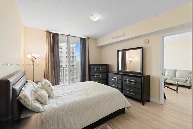 Building Photo - 1745 E Hallandale Beach Blvd