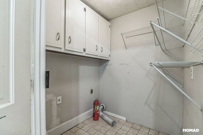 Building Photo - Spacious 5BR House in Marietta