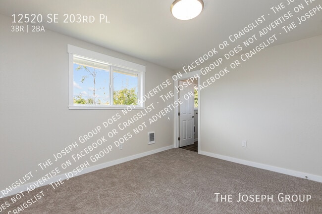 Building Photo - 12520 SE 203 Pl