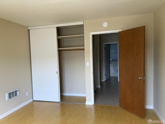 Building Photo - 965 Shorepoint Ct