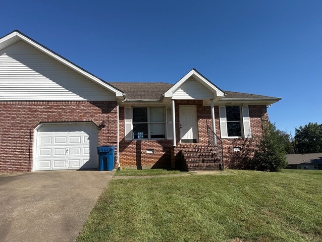 Building Photo - 1402 Valleywood Dr