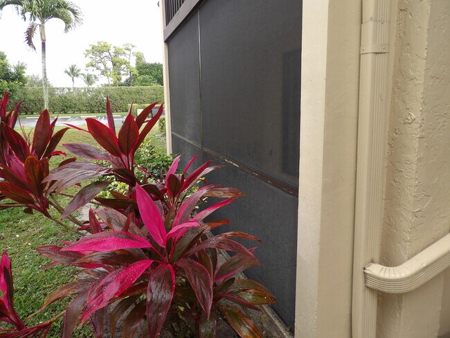 Building Photo - 618 Sea Pine Way