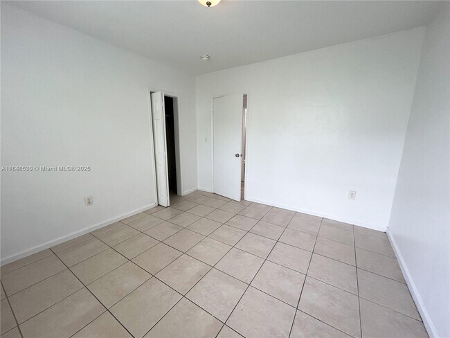 Building Photo - 1255 SW 6th St