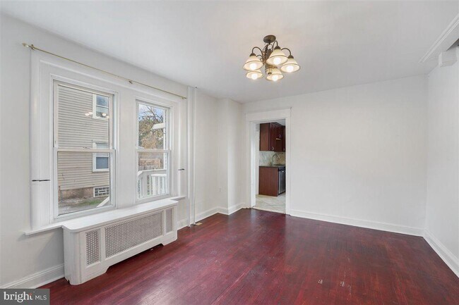 Building Photo - 528 E Elm St