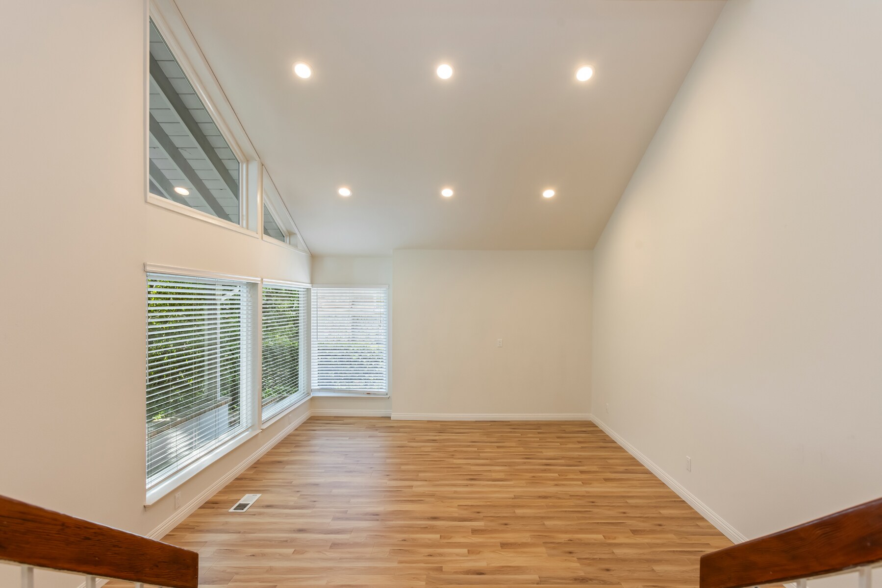 Building Photo - 10227 Autumn Leaf Cir