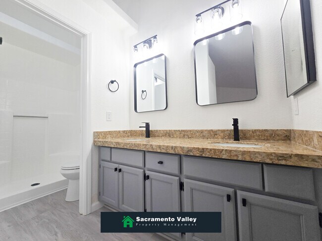 Building Photo - 6916 Shady Woods Way