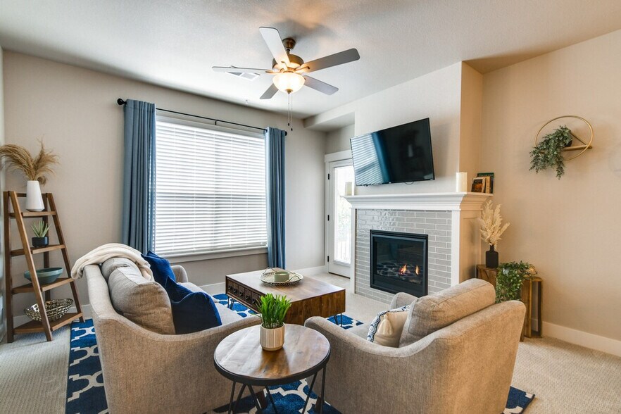 Building Photo - 4622 Hahns Peak Dr
