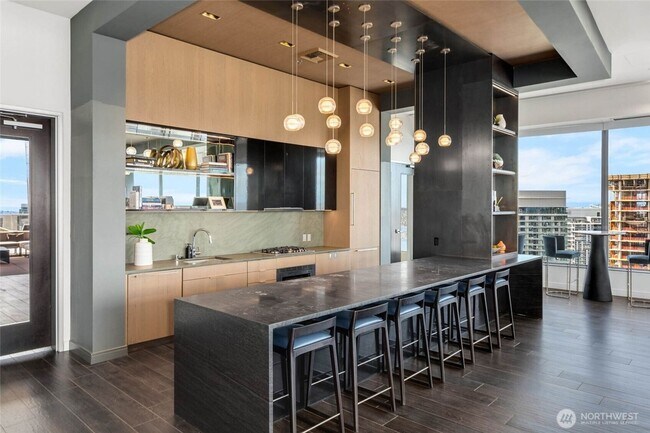 Building Photo - Downtown Luxury 1BR Condo with Sweeping Vi...