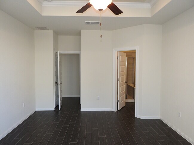 Building Photo - 9903 Quercia Dr