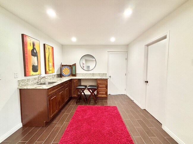 Building Photo - 113 Los Robles St