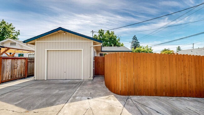 Building Photo - Bright Newly Refurbished Two Bedroom One Bath Single Family Home