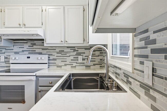 Building Photo - 3-Bedroom Townhouse with Yard & Privacy in Harrisonburg