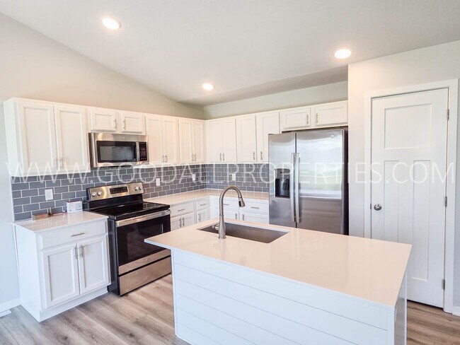 Building Photo - Beautiful Clive Home in Waukee Schools | Quartz Counters & 2-Car Garage