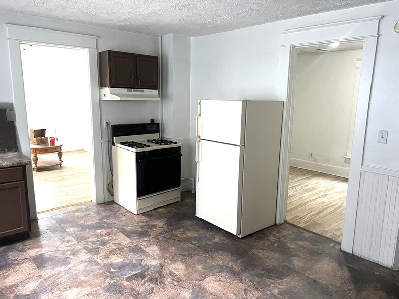 Building Photo - 516 E 22nd St