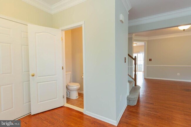 Building Photo - 305 Lewisburg Ln