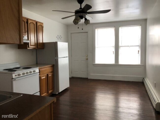 Primary Photo - 1 br, 1 bath Apartment - 322 Central St