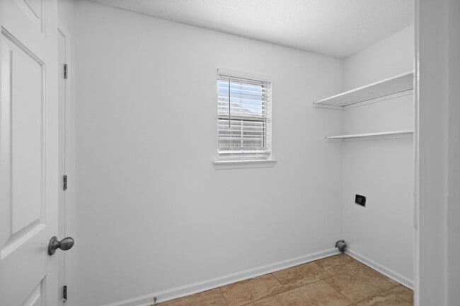 Building Photo - Updated 4bd 2 bath in Southaven