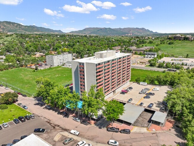 Building Photo - 777 Saturn Dr