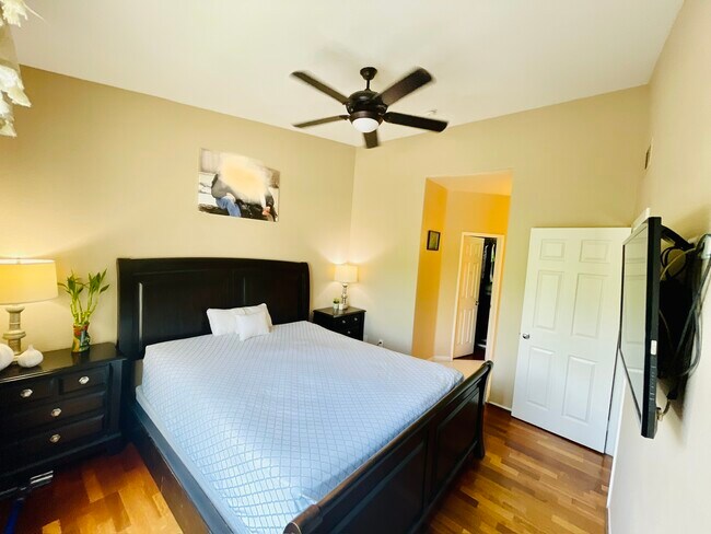 Building Photo - 3201 Aspen Grv