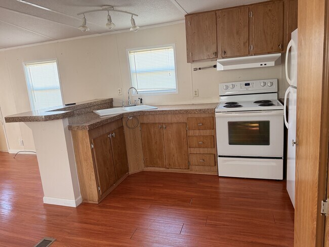 Building Photo - 67 Walnut Dr