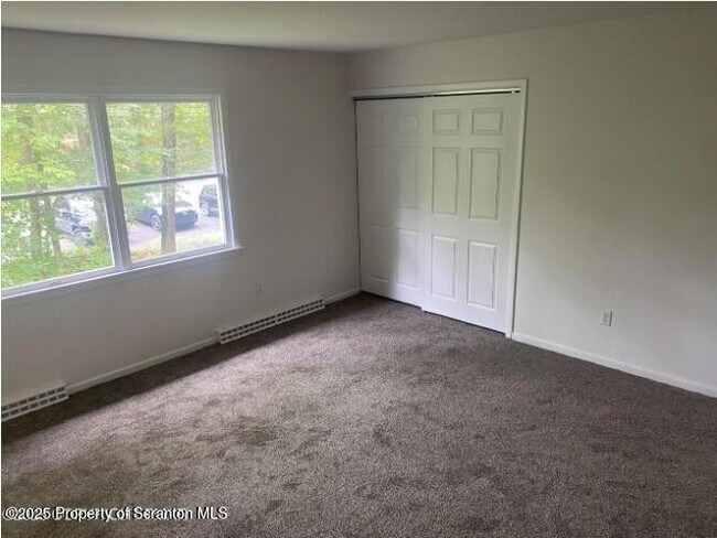 Building Photo - 1273 Chateau Dr