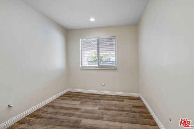 Building Photo - 1404 Hollister St