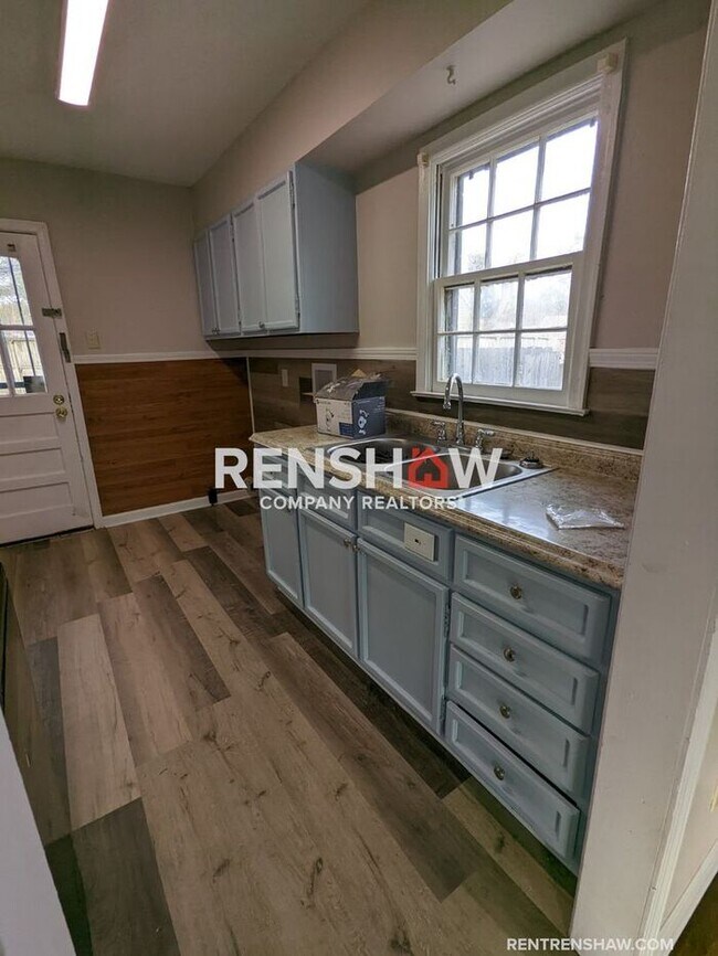 Building Photo - Completely Upgraded Property - Move in Ready!