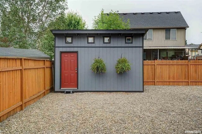 Building Photo - Two Story Home in NE Salem