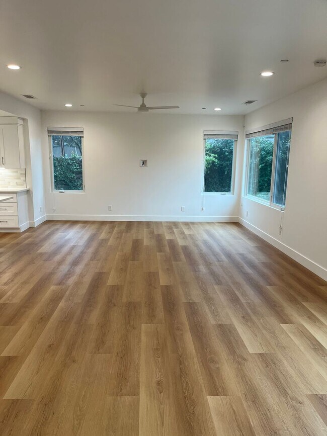 Building Photo - Newly Remodeled - 4/2 Concord Rancher - Lo...