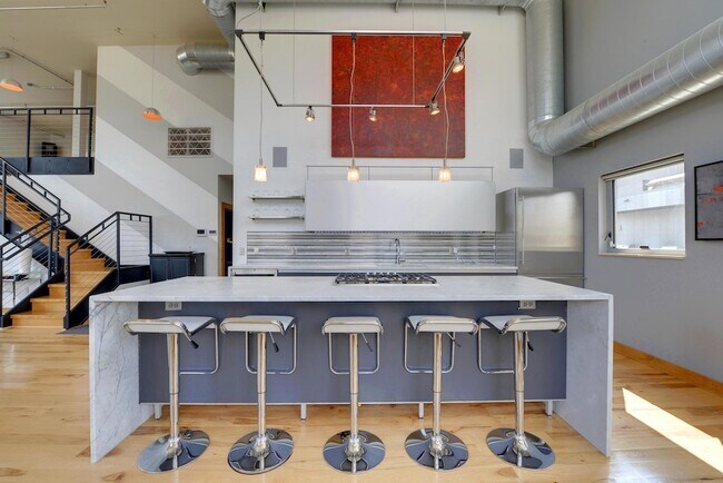 Building Photo - 521 S 7th St