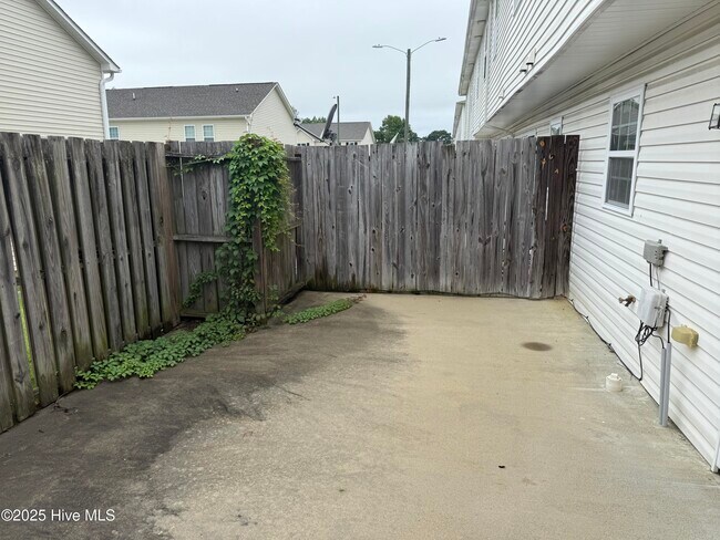 Building Photo - 1222 Cross Creek Cir