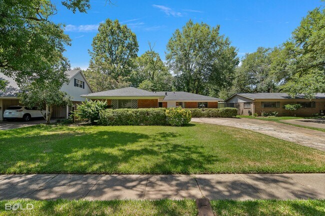 Building Photo - BEAUTIFUL 3 BEDROOM 2 BATH IN SPRINGLAKE, UNIVERSITY TERRANCE NEIGHBORHOOD