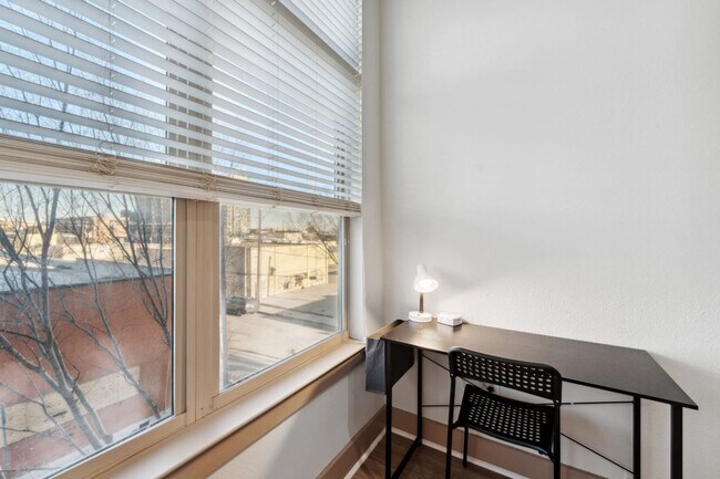 Building Photo - 2922 Elm St