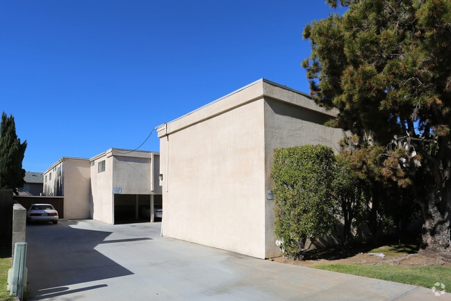 Building Photo - Valley House Apartments