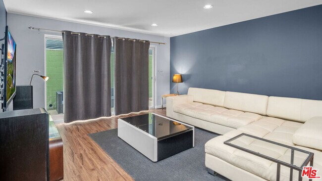 Building Photo - 2260 N Cahuenga Blvd