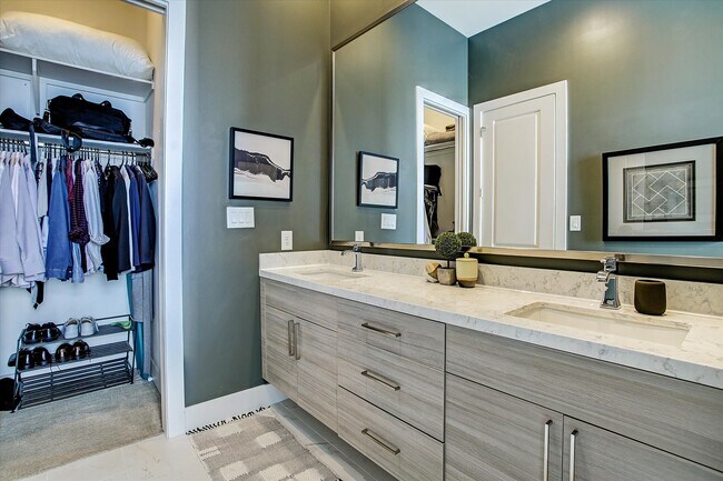 Building Photo - 1004 California St